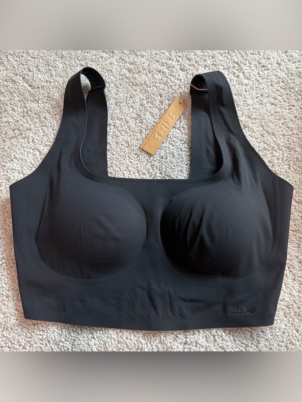 Skims Naked Scoop Tank Bra Black Size Medium NWT Sold Out Online $48